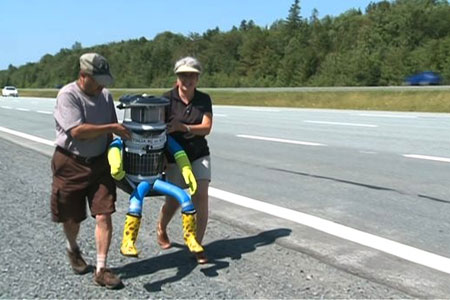 Hitchhiking robot - HitchBOT in action on his trans-Canada adventure