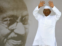 Anna Hazare ends his 12-day fast end August 2011 in New Delhi