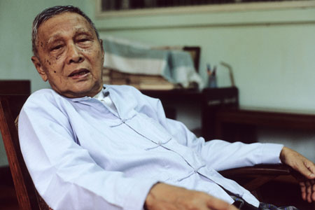 1988 Rangoon street protests - Former Burmese Premier U Nu had his own take on democracy, photo by Dominic Fauler