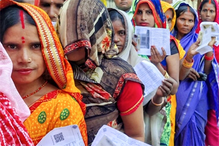 Women vote during Bihar's 2025 state election 