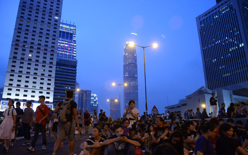 People stroll over Admiralty flyover / photo: Vijay Verghese