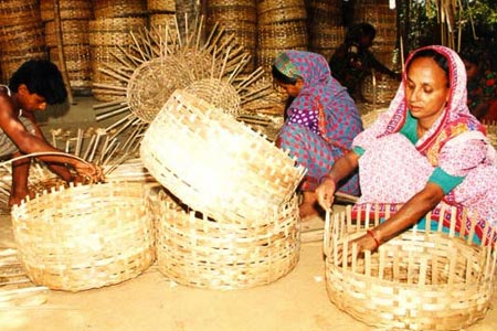 Microfinance liberates the creative potential of marginalised women and others that banks are so fearful of - Basket weavers supported by Grameen Bank