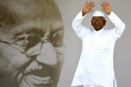 Anna Hazare ends his 12-day fast end August 2011 in New Delhi