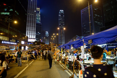 Hong Kong protests - Admiralty tents for classrooms and more as a mini city springs up on the flyover