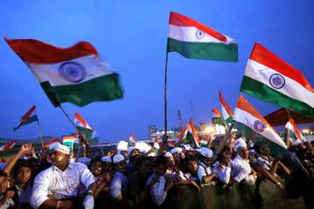 Anna Hazare supporters rally towards the end of the fast in New Delhi
